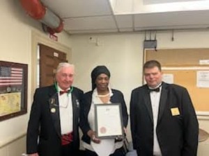 Mpress receives an award. 